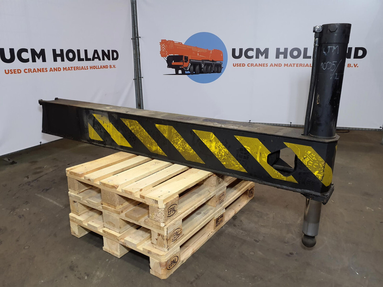 Liebherr LTM 1035/2 sliding beam complete - Suspension for Mobile crane: picture 1 Liebherr LTM 1035/2 sliding beam complete - Suspension for Mobile crane: picture 1