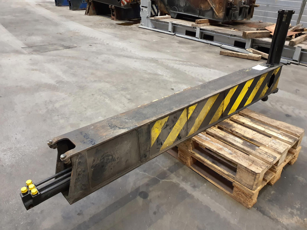 Liebherr LTM 1035-2 sliding beam complete - Suspension for Crane: picture 3 Liebherr LTM 1035-2 sliding beam complete - Suspension for Crane: picture 3