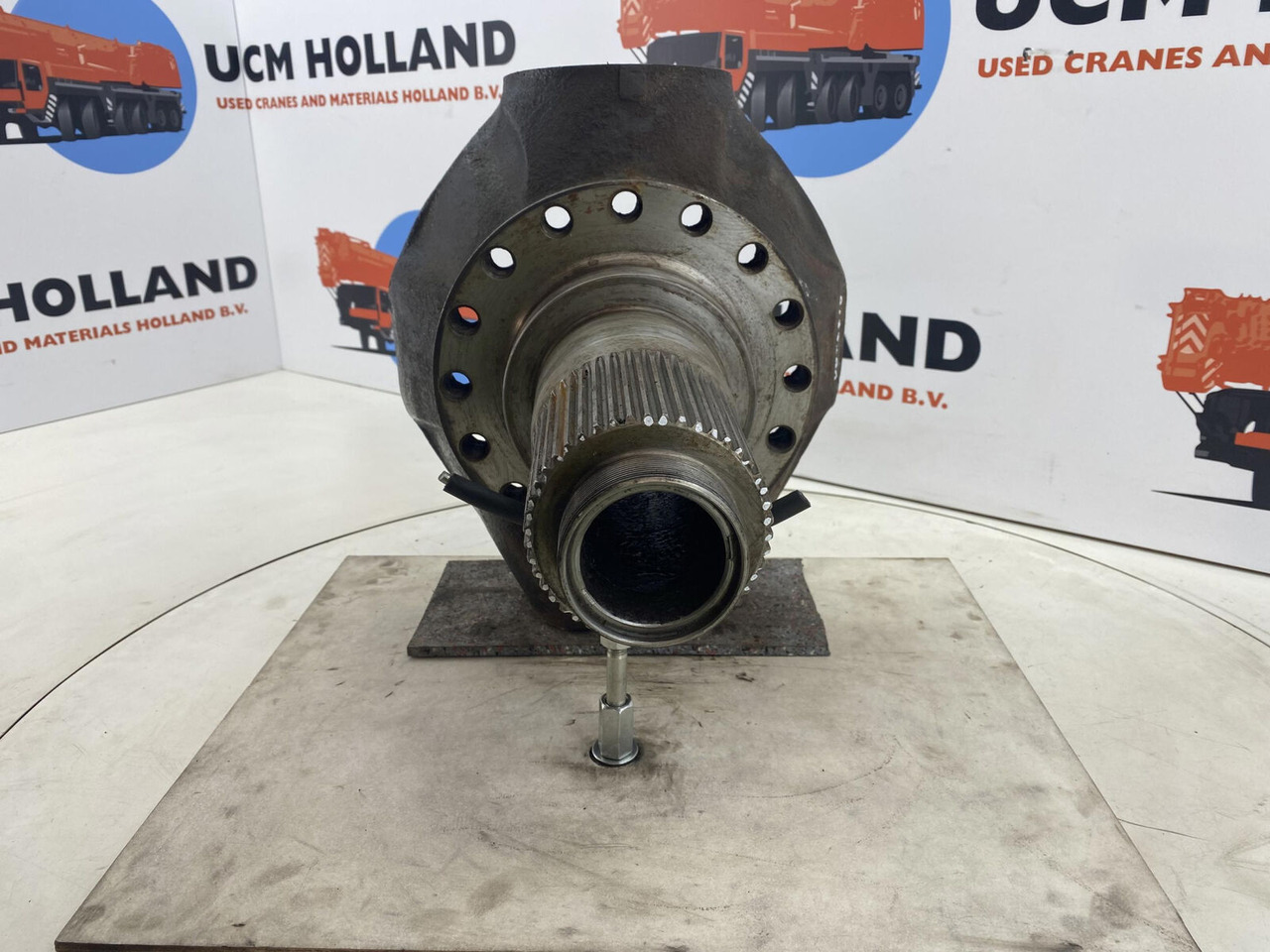 Liebherr LTM 1035 Steering knuckle 16 holes axle 1 - Steering knuckle for Mobile crane: picture 2 Liebherr LTM 1035 Steering knuckle 16 holes axle 1 - Steering knuckle for Mobile crane: picture 2