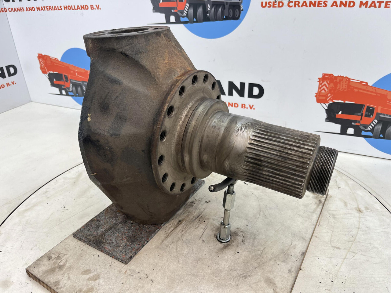 Liebherr LTM 1035 Steering knuckle 16 holes axle 1 - Steering knuckle for Mobile crane: picture 3 Liebherr LTM 1035 Steering knuckle 16 holes axle 1 - Steering knuckle for Mobile crane: picture 3