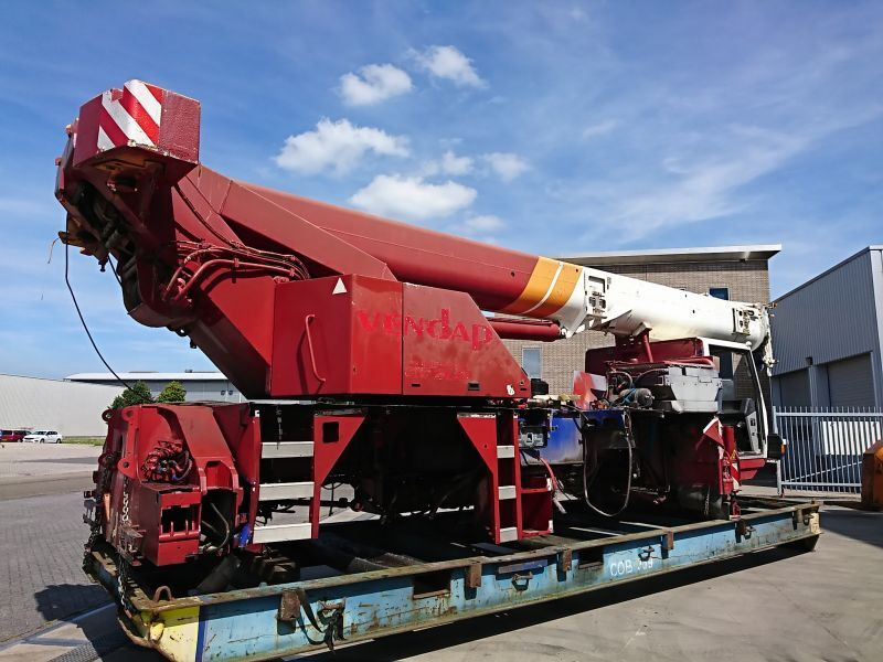 Liebherr LTM 1040-2.1 - All terrain crane: picture 2 Liebherr LTM 1040-2.1 - All terrain crane: picture 2