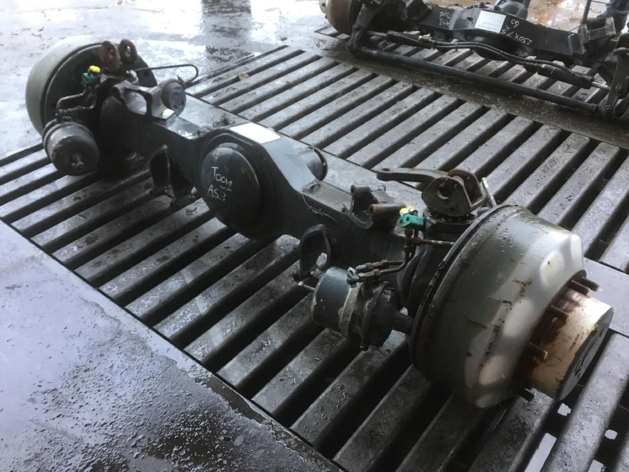 Liebherr LTM 1045-3.1 axle 1 - Axle and parts for Mobile crane: picture 2 Liebherr LTM 1045-3.1 axle 1 - Axle and parts for Mobile crane: picture 2