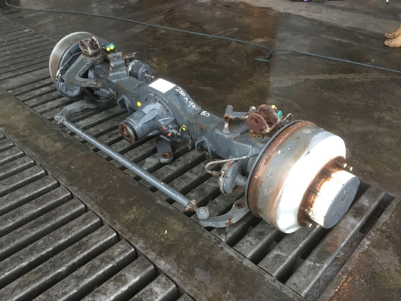 Liebherr LTM 1045-3.1 axle 1 - Axle and parts for Mobile crane: picture 4 Liebherr LTM 1045-3.1 axle 1 - Axle and parts for Mobile crane: picture 4
