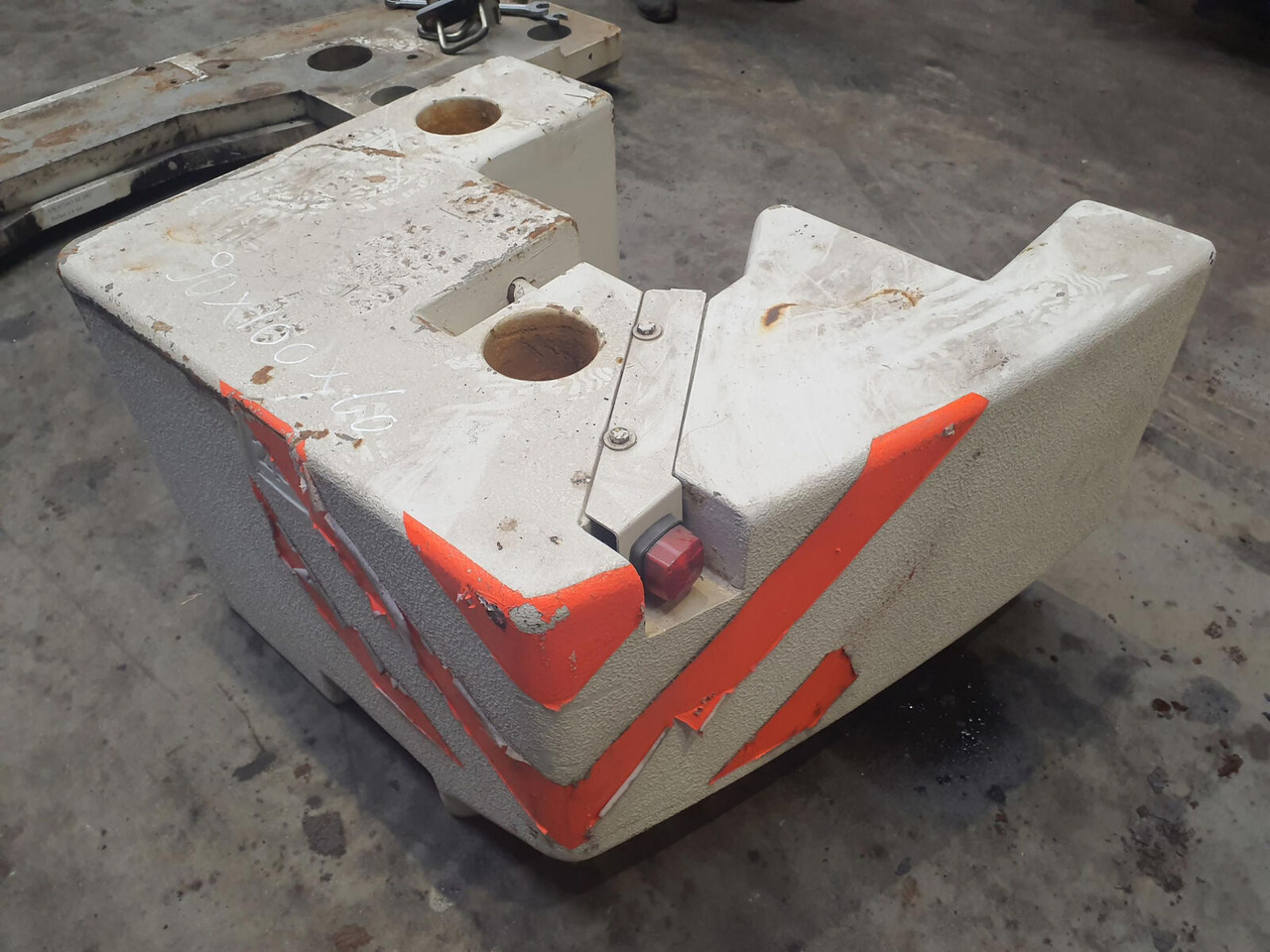 Liebherr LTM 1045-3.1 counterweight 2,5 ton - Counterweight for Mobile crane: picture 3 Liebherr LTM 1045-3.1 counterweight 2,5 ton - Counterweight for Mobile crane: picture 3