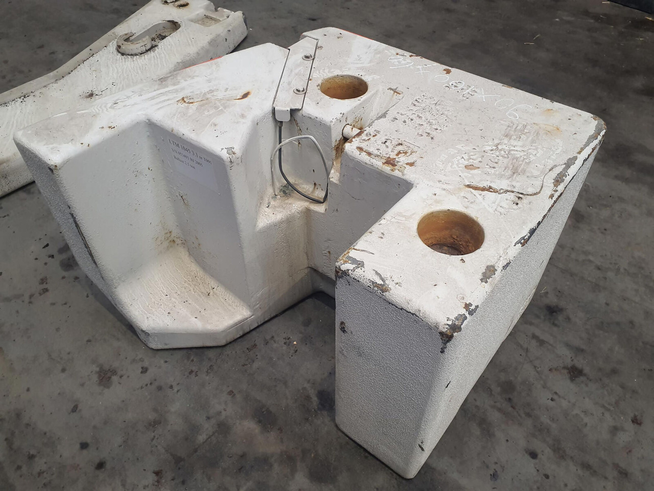 Liebherr LTM 1045-3.1 counterweight 2,5 ton - Counterweight for Mobile crane: picture 1 Liebherr LTM 1045-3.1 counterweight 2,5 ton - Counterweight for Mobile crane: picture 1