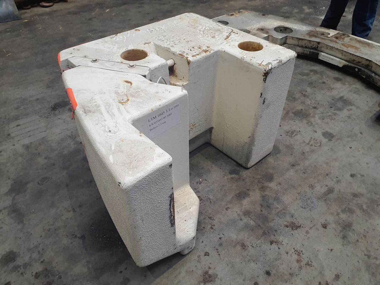 Liebherr LTM 1045-3.1 counterweight 2,5 ton - Counterweight for Mobile crane: picture 4 Liebherr LTM 1045-3.1 counterweight 2,5 ton - Counterweight for Mobile crane: picture 4