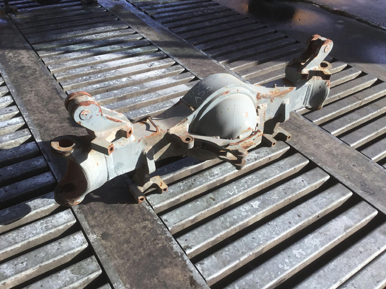Liebherr LTM 1050-1 axle housing axle 3 - Axle and parts for Mobile crane: picture 2 Liebherr LTM 1050-1 axle housing axle 3 - Axle and parts for Mobile crane: picture 2