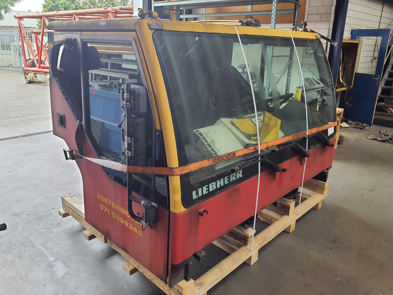 Liebherr LTM 1060-2 drivers cabin - Cab for Crane: picture 2 Liebherr LTM 1060-2 drivers cabin - Cab for Crane: picture 2