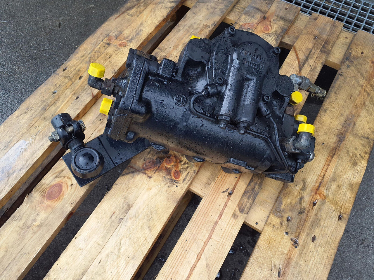 Liebherr LTM 1060-2 steering gear - Steering gear for Mobile crane: picture 2 Liebherr LTM 1060-2 steering gear - Steering gear for Mobile crane: picture 2