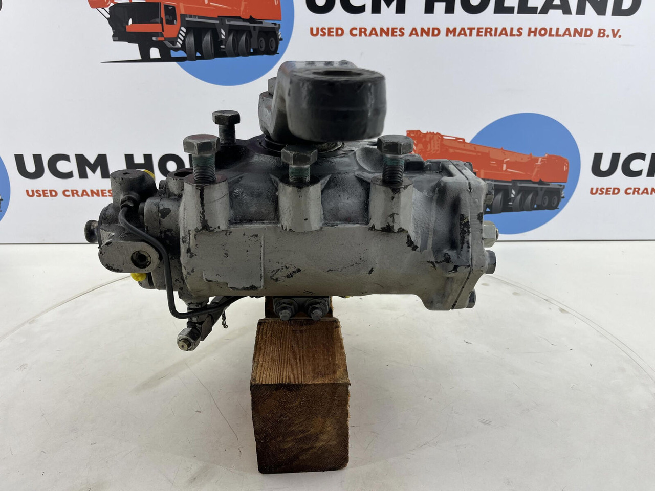 Liebherr LTM 1060-3 steering box - Steering gear for Crane: picture 4 Liebherr LTM 1060-3 steering box - Steering gear for Crane: picture 4