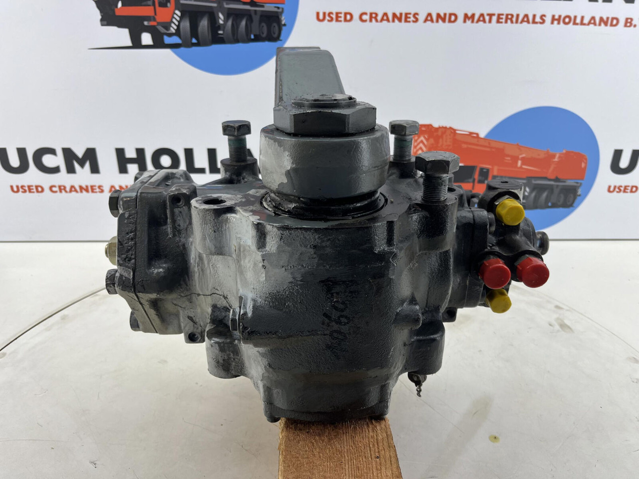 Liebherr LTM 1060-3 steering box - Steering gear for Crane: picture 2 Liebherr LTM 1060-3 steering box - Steering gear for Crane: picture 2