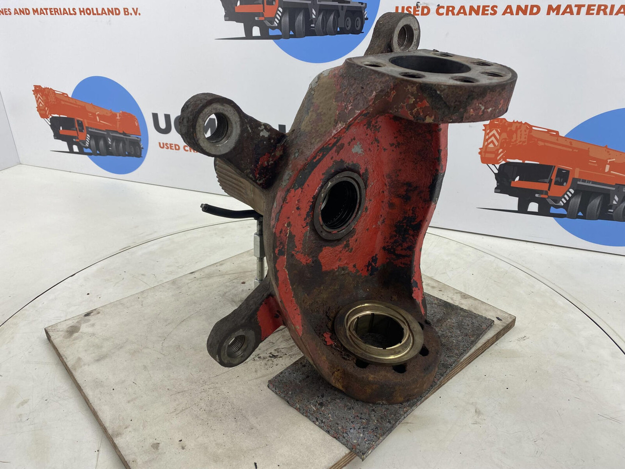 Liebherr LTM 1060 Steering knuckle axle 1 and 2 - Steering knuckle for Mobile crane: picture 4 Liebherr LTM 1060 Steering knuckle axle 1 and 2 - Steering knuckle for Mobile crane: picture 4