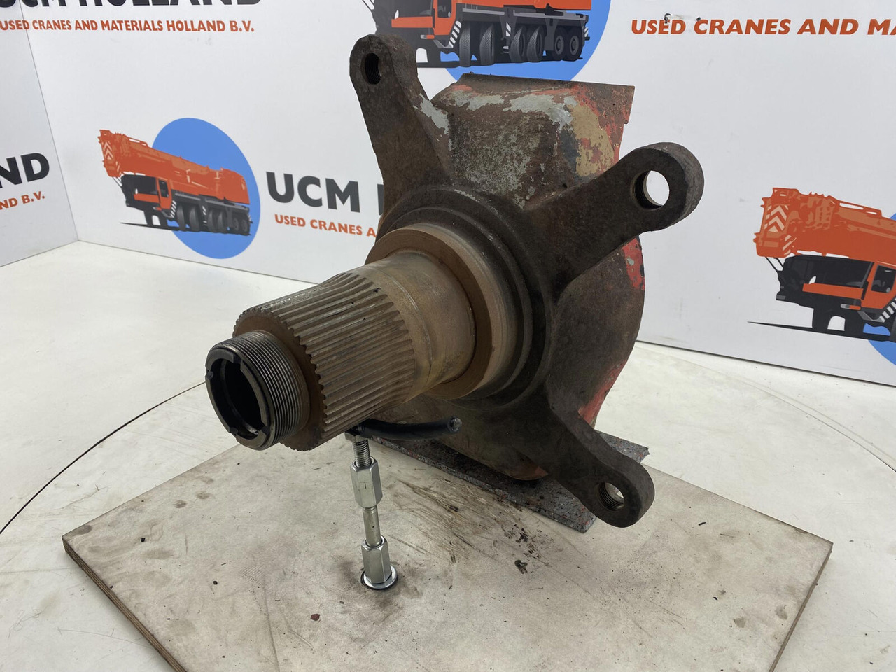 Liebherr LTM 1060 Steering knuckle axle 1 and 2 - Steering knuckle for Mobile crane: picture 1 Liebherr LTM 1060 Steering knuckle axle 1 and 2 - Steering knuckle for Mobile crane: picture 1