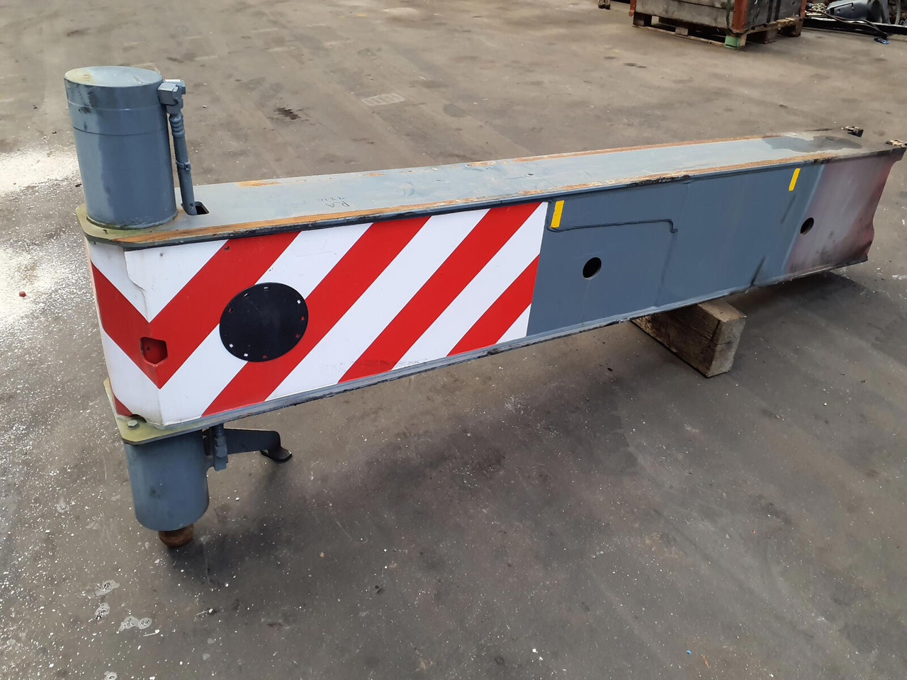 Liebherr LTM 1070-4.1 outrigger beam complete rear - Suspension for Mobile crane: picture 2 Liebherr LTM 1070-4.1 outrigger beam complete rear - Suspension for Mobile crane: picture 2