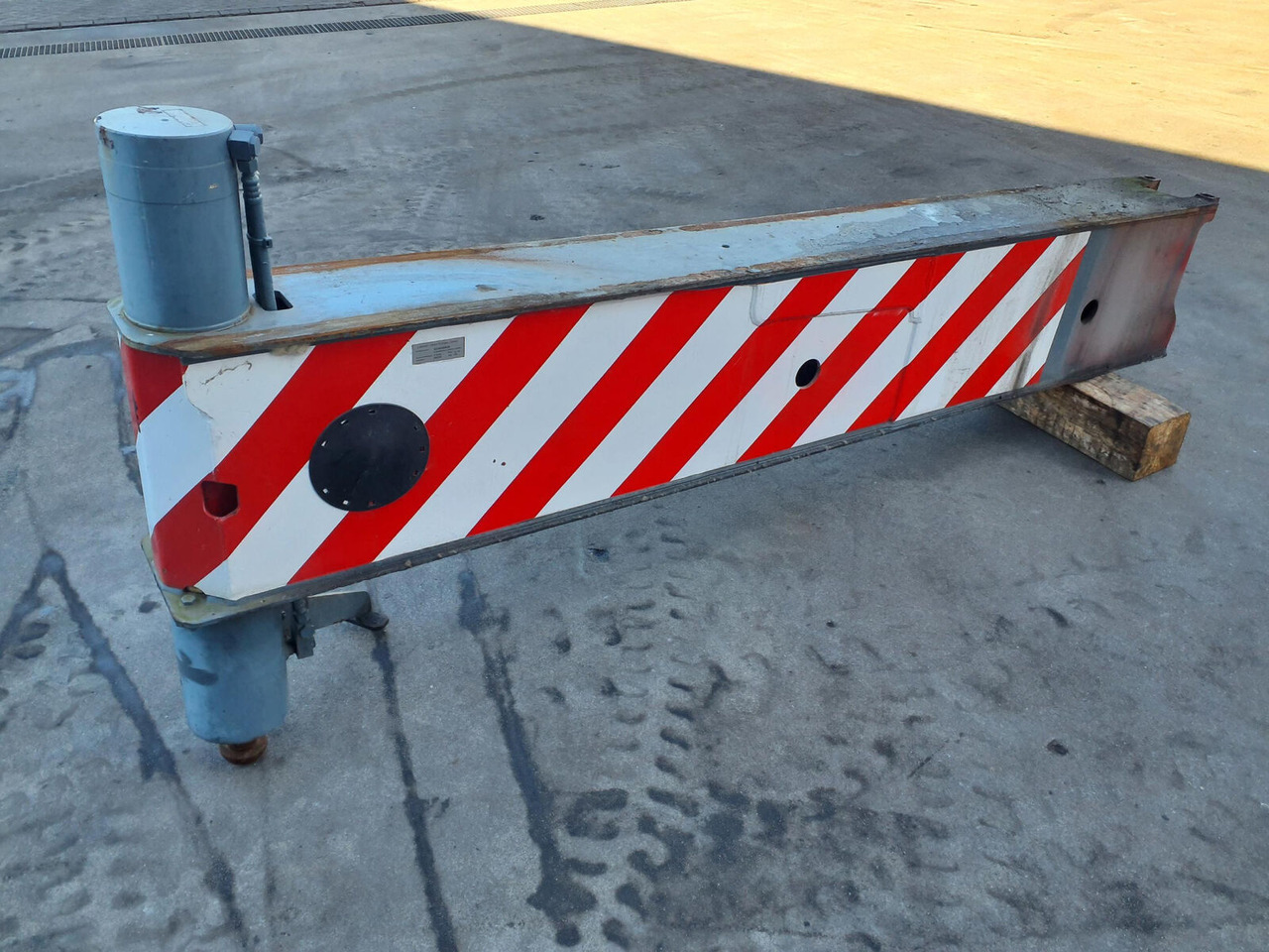 Liebherr LTM 1070-4.1 outrigger beam complete rear - Suspension for Mobile crane: picture 2 Liebherr LTM 1070-4.1 outrigger beam complete rear - Suspension for Mobile crane: picture 2