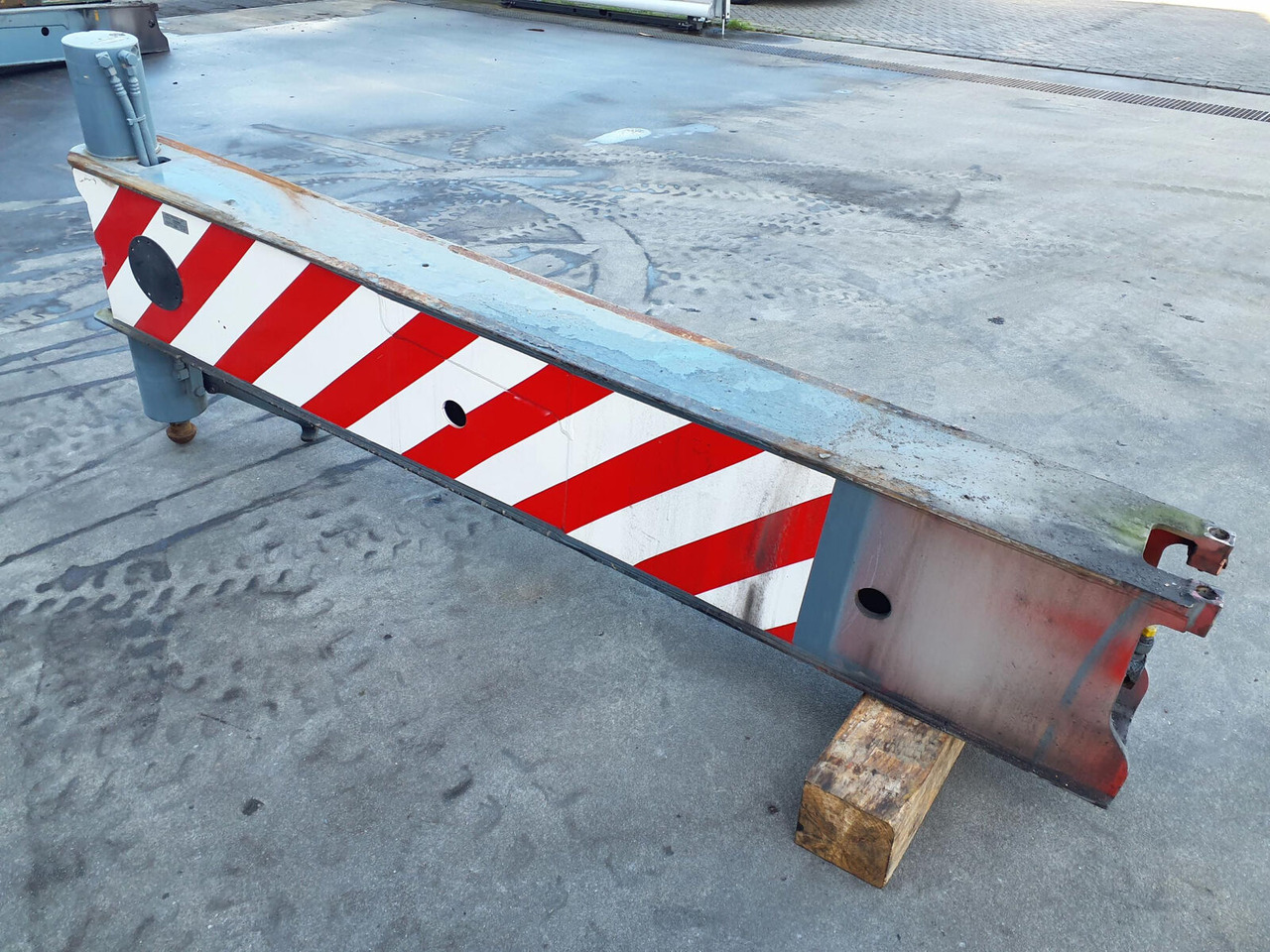 Liebherr LTM 1070-4.1 outrigger beam complete rear - Suspension for Mobile crane: picture 4 Liebherr LTM 1070-4.1 outrigger beam complete rear - Suspension for Mobile crane: picture 4