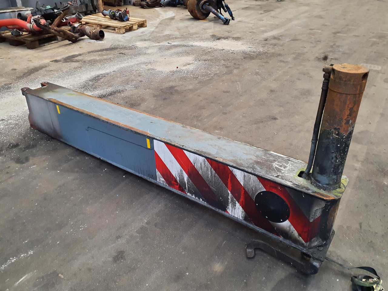 Liebherr LTM 1070-4.1 sliding beam complete front - Suspension for Mobile crane: picture 1 Liebherr LTM 1070-4.1 sliding beam complete front - Suspension for Mobile crane: picture 1