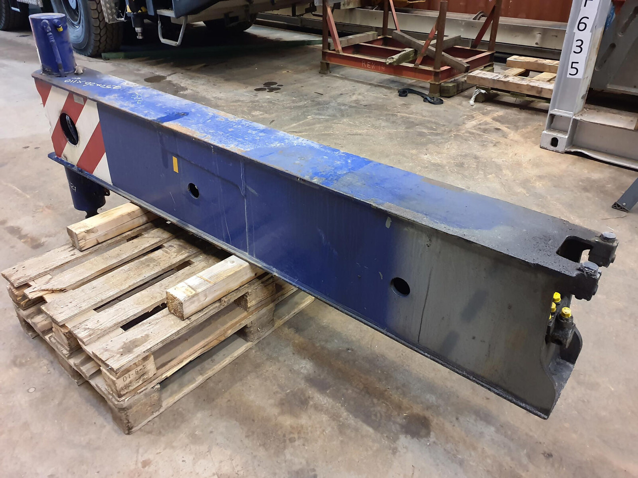 Liebherr LTM 1070-4.2 outrigger rear - Suspension for Mobile crane: picture 3 Liebherr LTM 1070-4.2 outrigger rear - Suspension for Mobile crane: picture 3