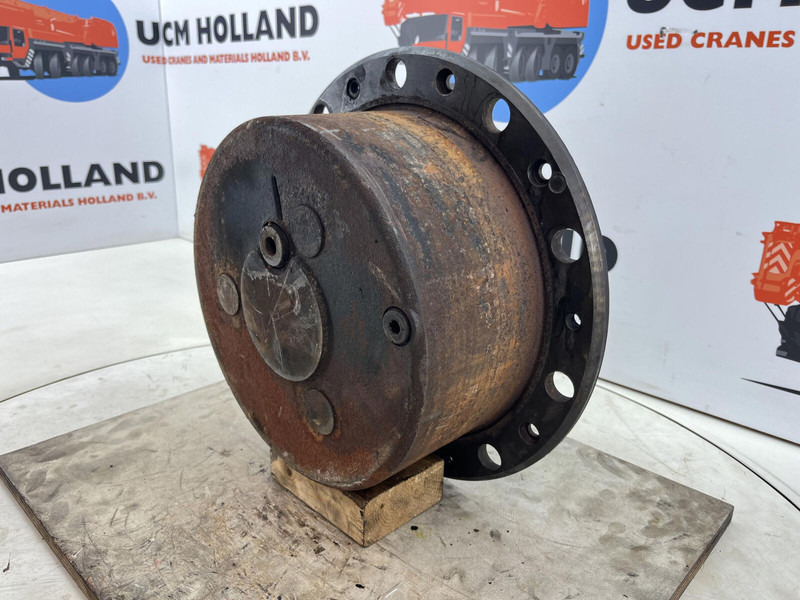 Liebherr LTM 1080 planetary gear 22-25-74-40-3pl-H135-46 - Suspension for Crane: picture 2 Liebherr LTM 1080 planetary gear 22-25-74-40-3pl-H135-46 - Suspension for Crane: picture 2