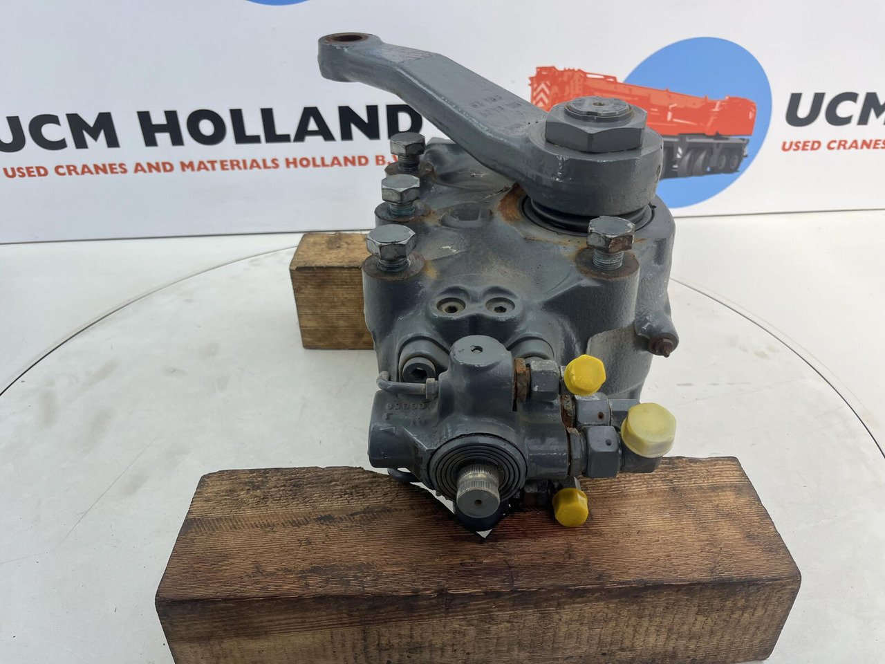 Liebherr LTM 1130-5.1 steering box - Steering gear for Mobile crane: picture 2 Liebherr LTM 1130-5.1 steering box - Steering gear for Mobile crane: picture 2