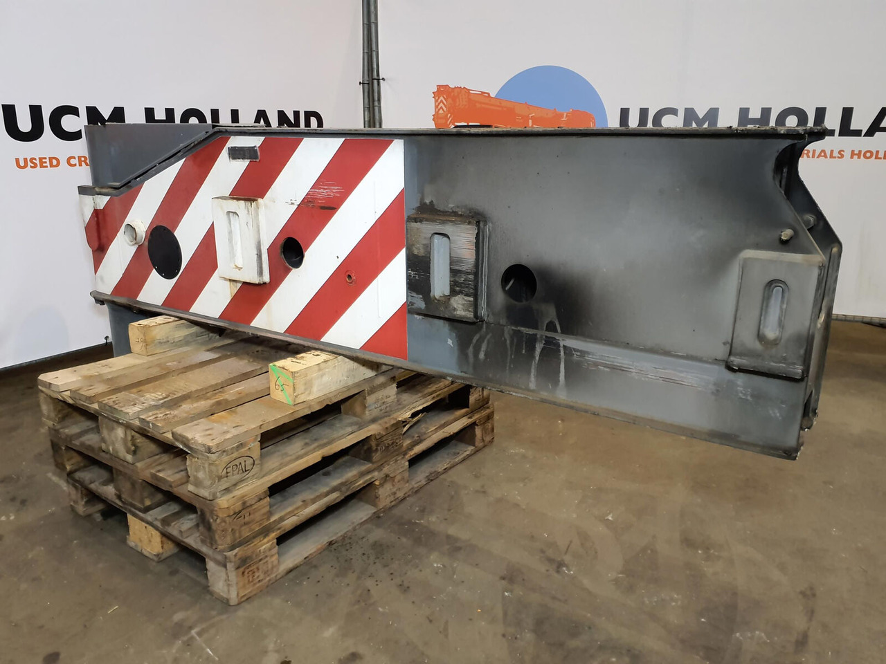 Liebherr LTM 1250-6.1 outriggerbeam front with support cylinder - Suspension for Crane: picture 3 Liebherr LTM 1250-6.1 outriggerbeam front with support cylinder - Suspension for Crane: picture 3