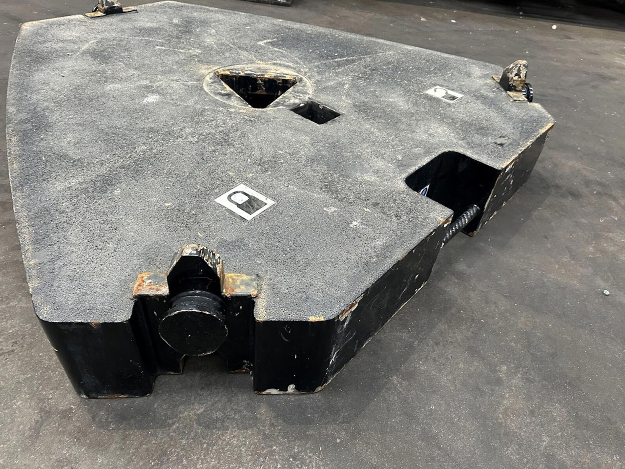 Liebherr LTM /LR counterweight 5T - Counterweight for Mobile crane: picture 3 Liebherr LTM /LR counterweight 5T - Counterweight for Mobile crane: picture 3