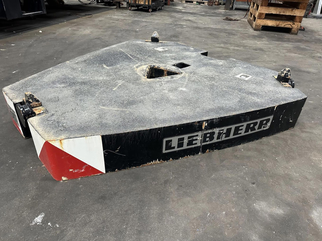 Liebherr LTM /LR counterweight 5T - Counterweight for Mobile crane: picture 4 Liebherr LTM /LR counterweight 5T - Counterweight for Mobile crane: picture 4