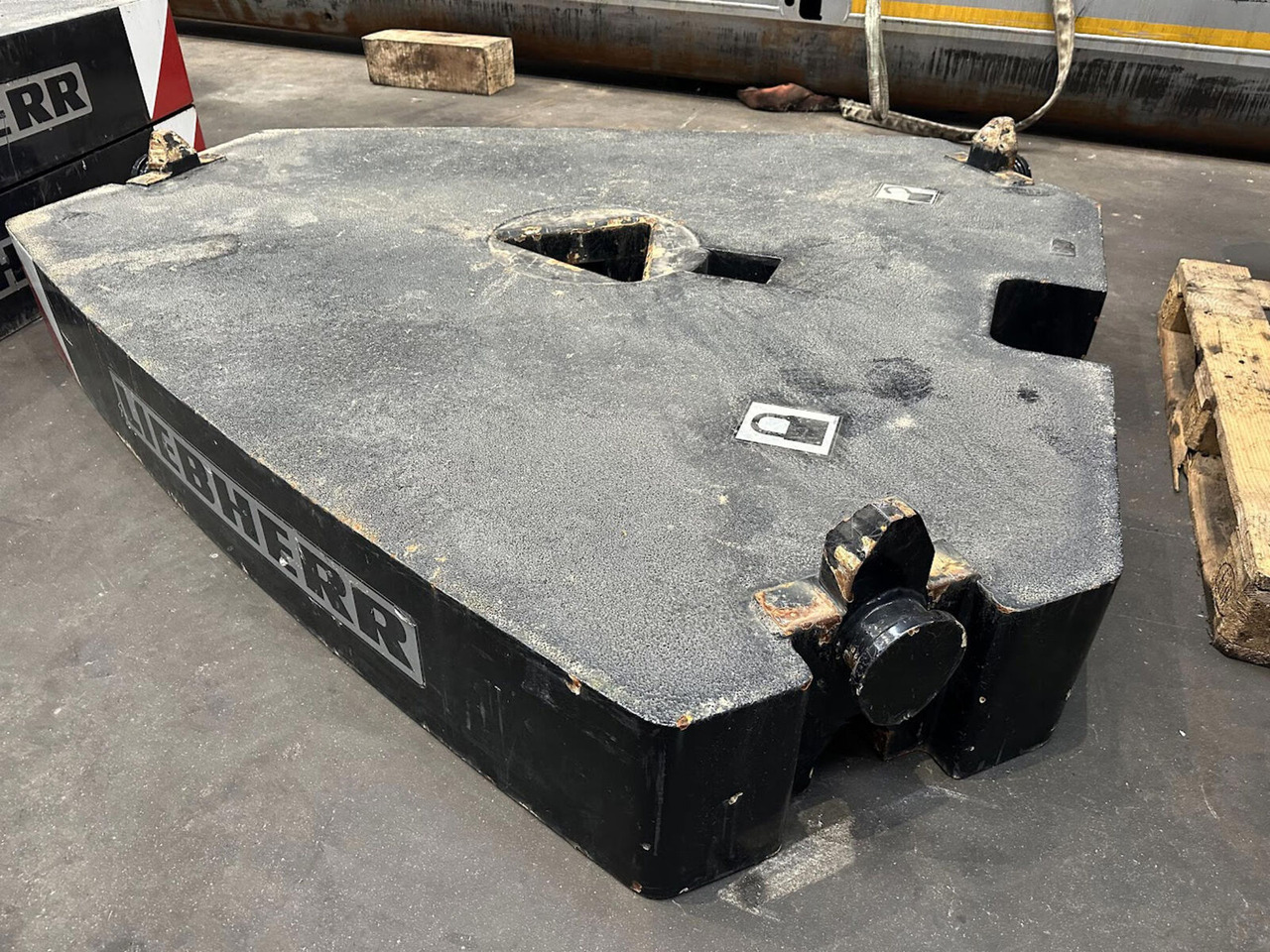 Liebherr LTM /LR counterweight 5T - Counterweight for Mobile crane: picture 2 Liebherr LTM /LR counterweight 5T - Counterweight for Mobile crane: picture 2