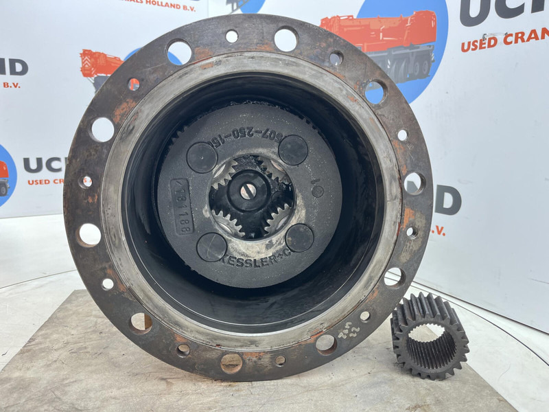 Liebherr Liebherr LTM 1160 planetary gear 22-25-74-40-4pl-H185-46 - Suspension for Crane: picture 4 Liebherr Liebherr LTM 1160 planetary gear 22-25-74-40-4pl-H185-46 - Suspension for Crane: picture 4