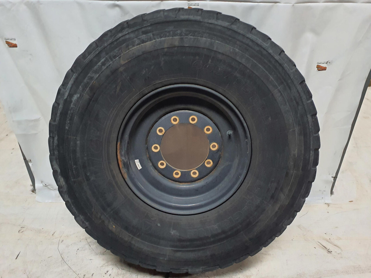 Liebherr Wheel 445/95R25 10 12 1p - Wheel and tire package: picture 2 Liebherr Wheel 445/95R25 10 12 1p - Wheel and tire package: picture 2