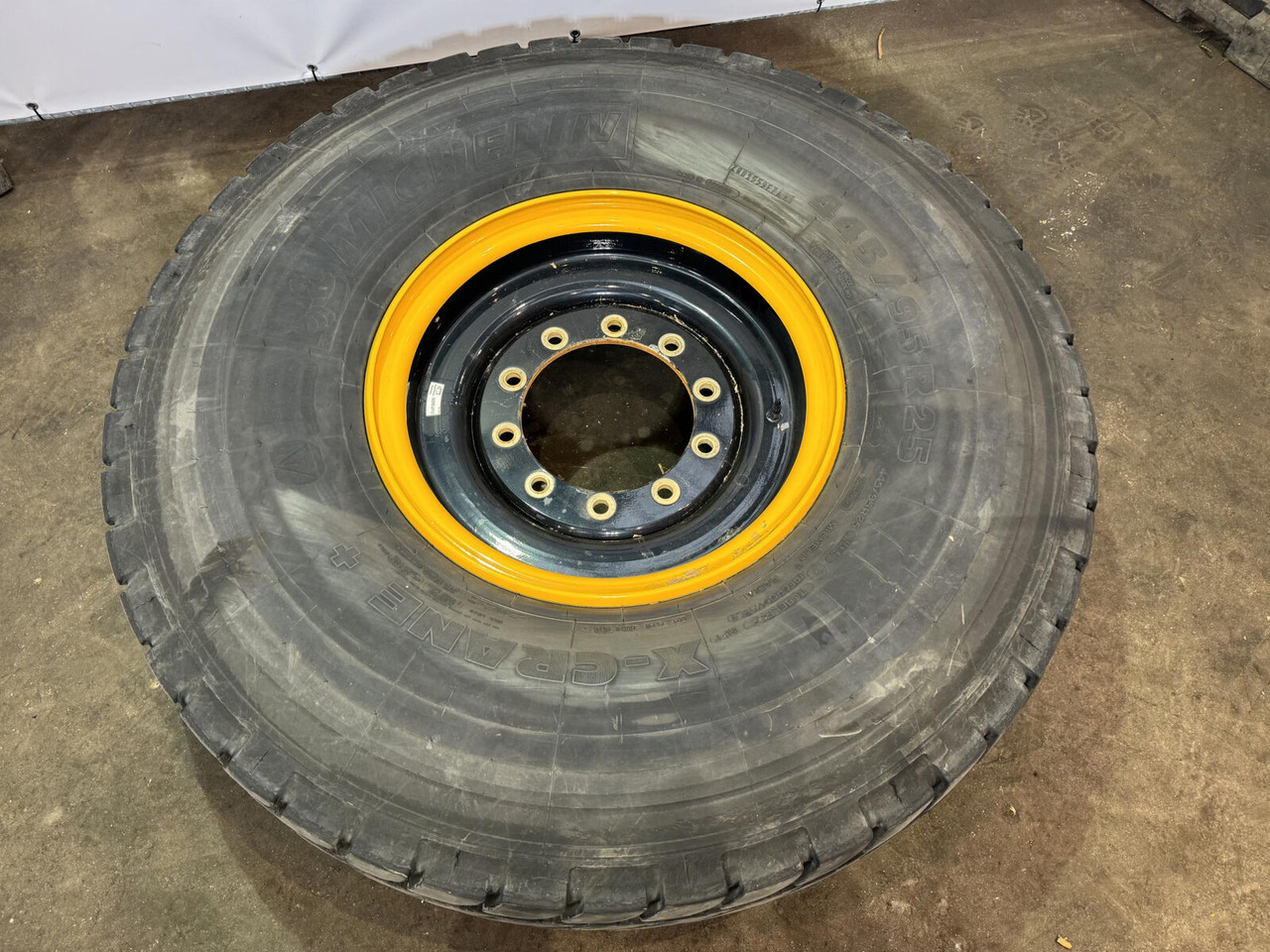Michelin Wheel 445/95R25 10 12.3 1p - Wheel and tire package: picture 1 Michelin Wheel 445/95R25 10 12.3 1p - Wheel and tire package: picture 1