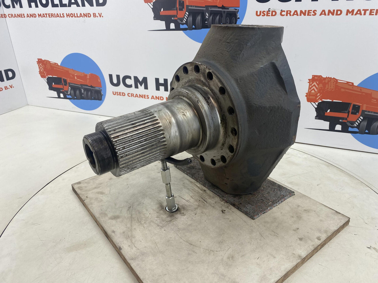 PPM 250 ATT Steering knuckle 16 holes axle 1 - Steering knuckle for Mobile crane: picture 1 PPM 250 ATT Steering knuckle 16 holes axle 1 - Steering knuckle for Mobile crane: picture 1