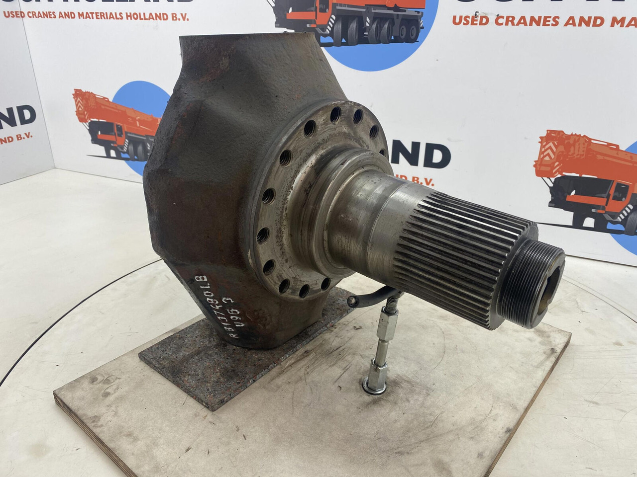 PPM 250 ATT Steering knuckle 16 holes axle 1 - Steering knuckle for Mobile crane: picture 3 PPM 250 ATT Steering knuckle 16 holes axle 1 - Steering knuckle for Mobile crane: picture 3