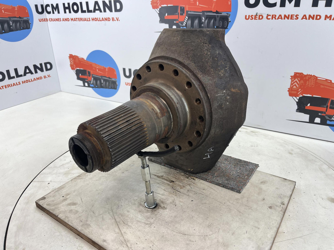PPM ATT 400 Steering knuckle 16 holes axle 1 - Steering knuckle for Crane: picture 1 PPM ATT 400 Steering knuckle 16 holes axle 1 - Steering knuckle for Crane: picture 1