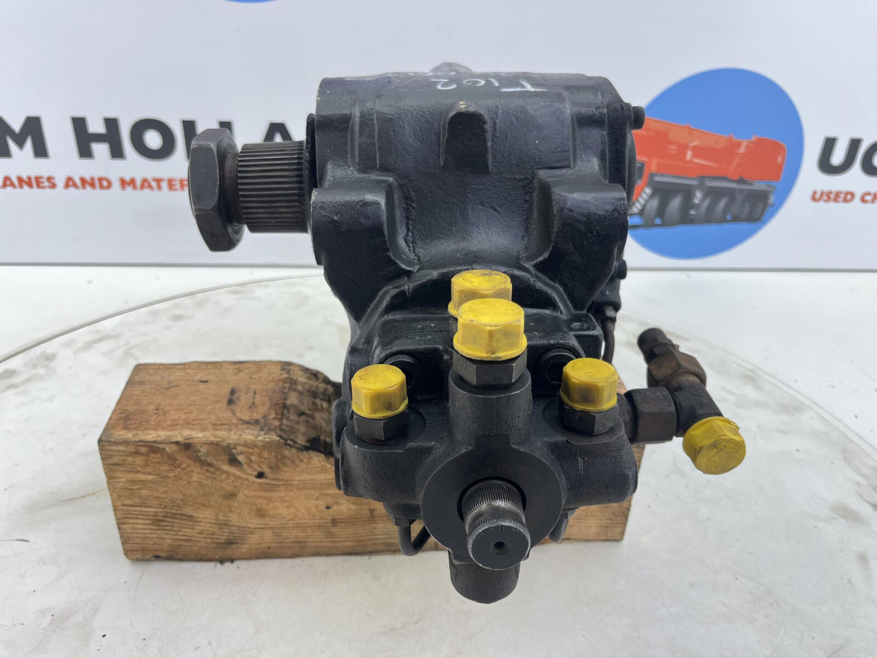 Spierings SK 477 AT4 steering box - Steering gear for Crane: picture 2 Spierings SK 477 AT4 steering box - Steering gear for Crane: picture 2