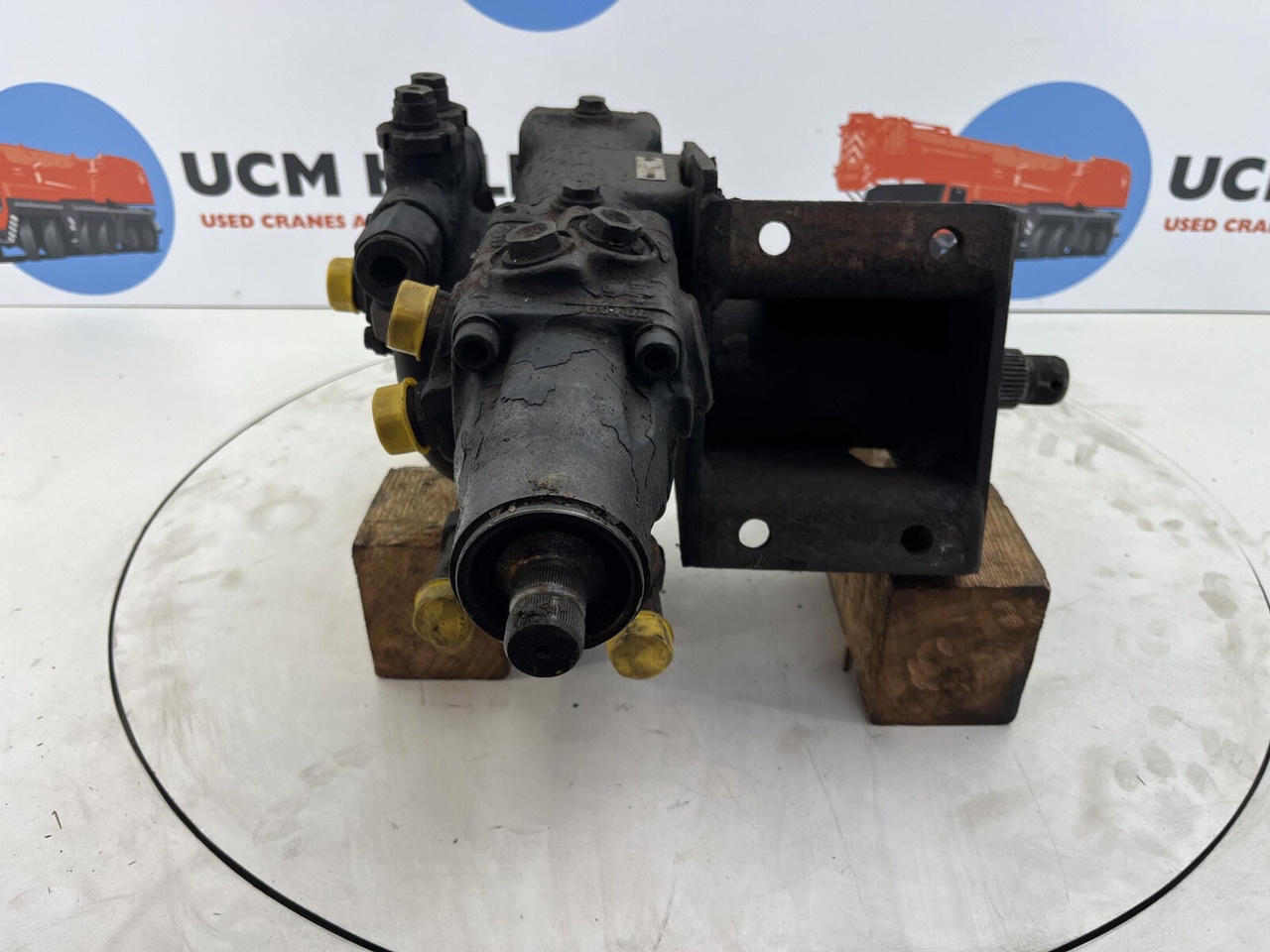 Steering box - Steering gear for Crane: picture 1 Steering box - Steering gear for Crane: picture 1