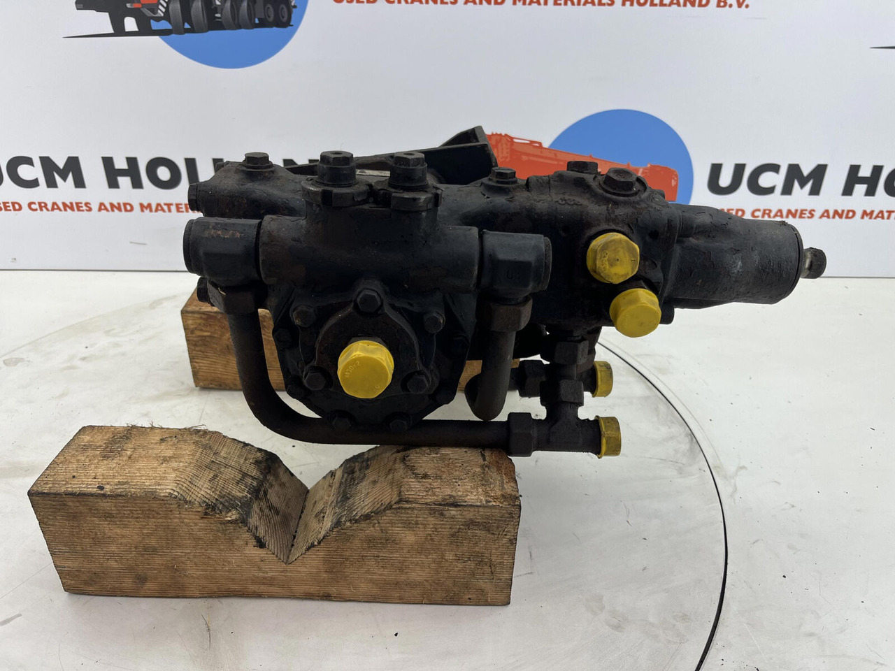 Steering box - Steering gear for Crane: picture 2 Steering box - Steering gear for Crane: picture 2