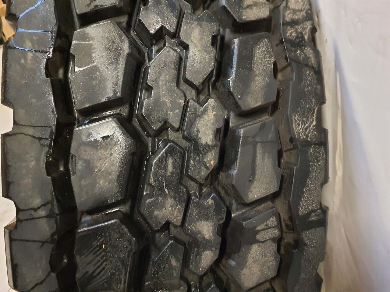 Tadano Faun Wheel 445/95R25 10 6.5 3p - Wheel and tire package for Crane: picture 5 Tadano Faun Wheel 445/95R25 10 6.5 3p - Wheel and tire package for Crane: picture 5