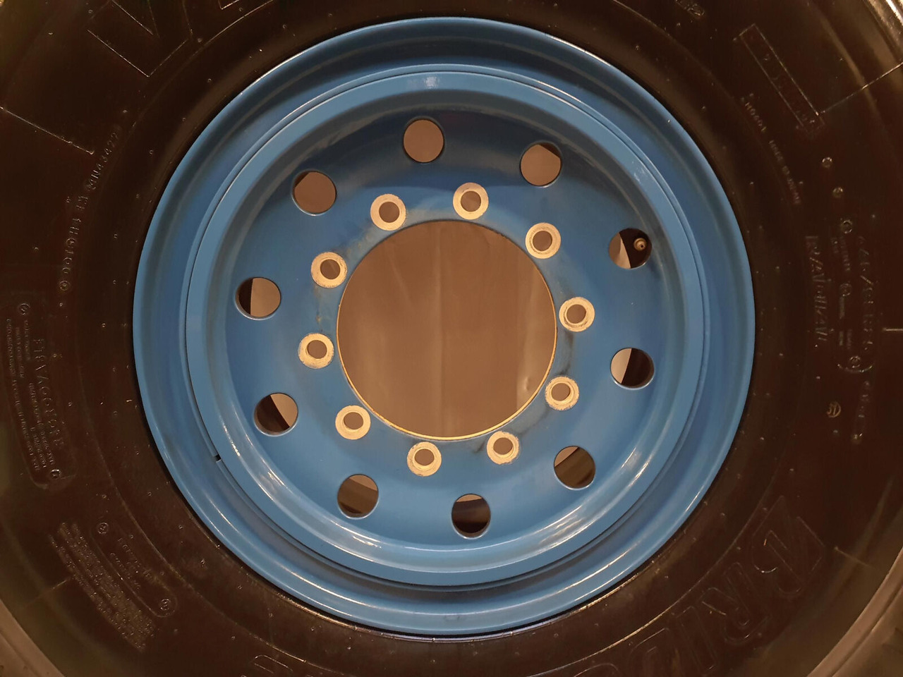 Tadano Faun Wheel 445/95R25 10 6.5 3p - Wheel and tire package for Crane: picture 2 Tadano Faun Wheel 445/95R25 10 6.5 3p - Wheel and tire package for Crane: picture 2