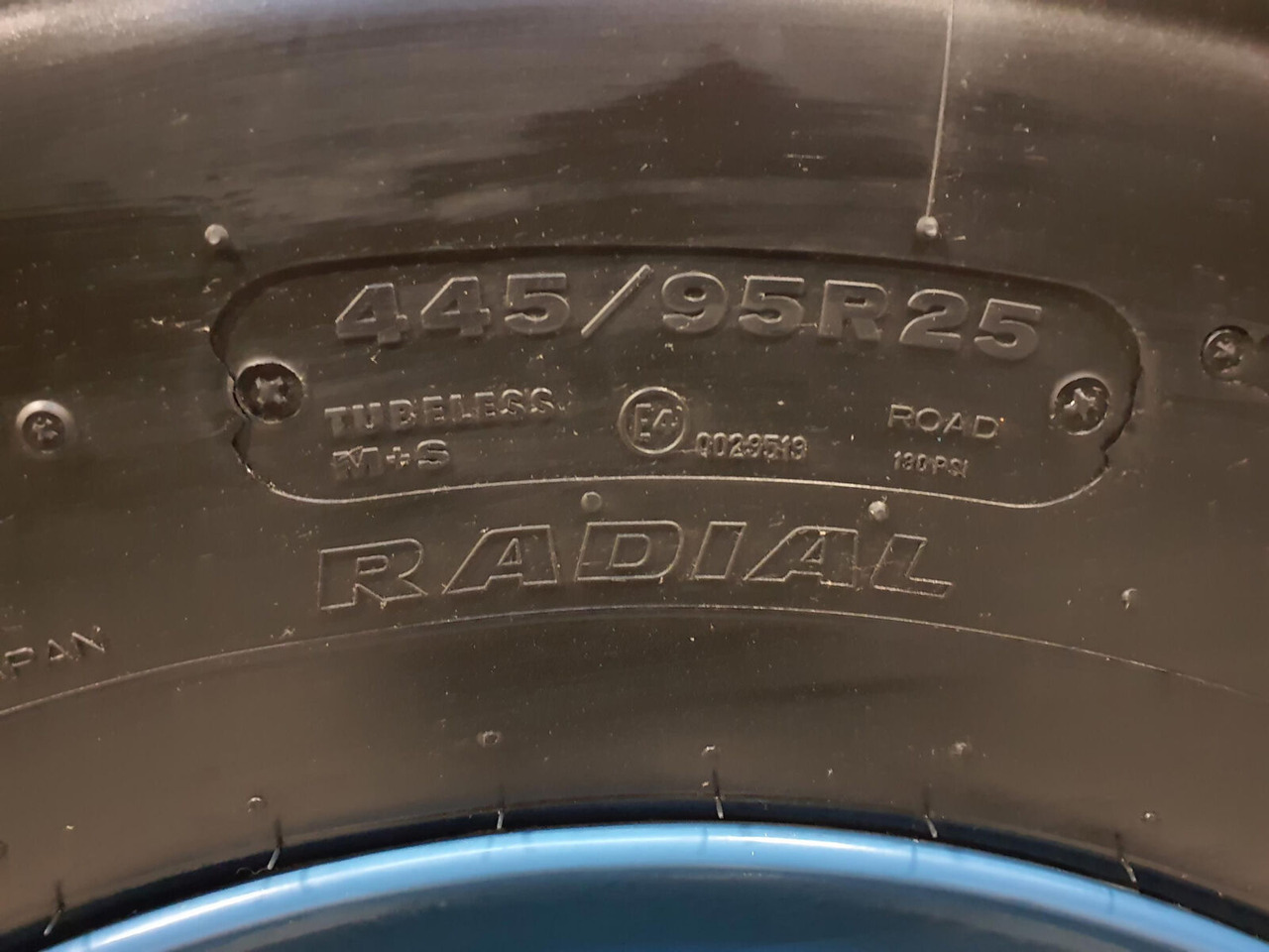 Tadano Faun Wheel 445/95R25 10 6.5 3p - Wheel and tire package for Crane: picture 4 Tadano Faun Wheel 445/95R25 10 6.5 3p - Wheel and tire package for Crane: picture 4