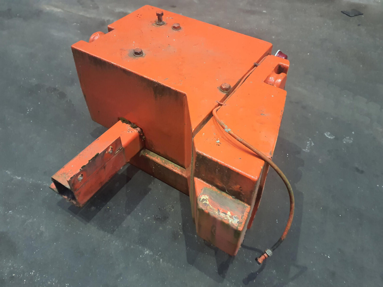 Terex AC 155 counterweight 1.2t + 0,3t right - Counterweight for Mobile crane: picture 2 Terex AC 155 counterweight 1.2t + 0,3t right - Counterweight for Mobile crane: picture 2