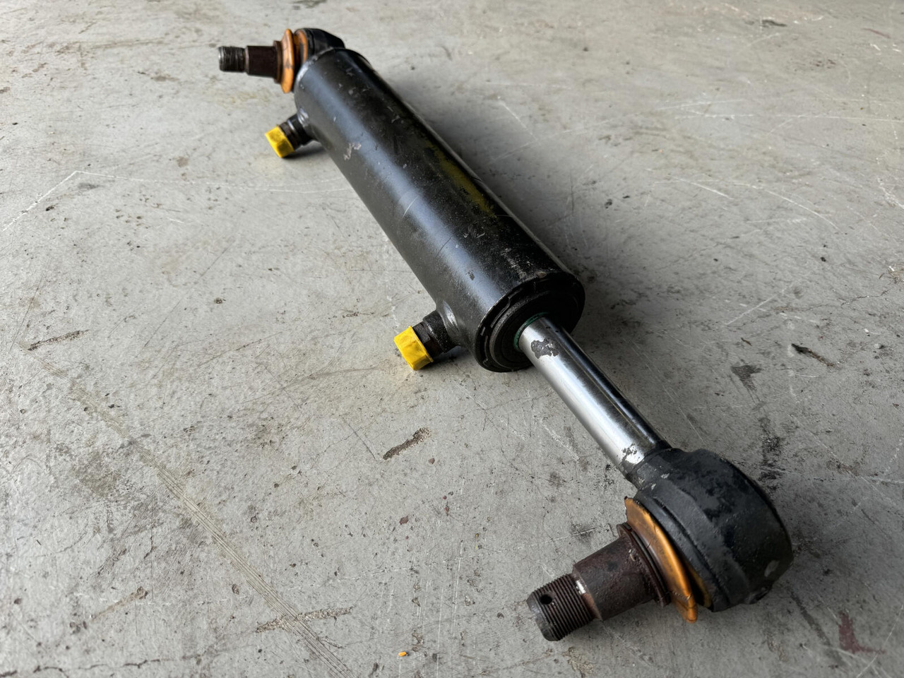 Terex Demag AC 25 steering cylinder - Hydraulic cylinder for Mobile crane: picture 2 Terex Demag AC 25 steering cylinder - Hydraulic cylinder for Mobile crane: picture 2