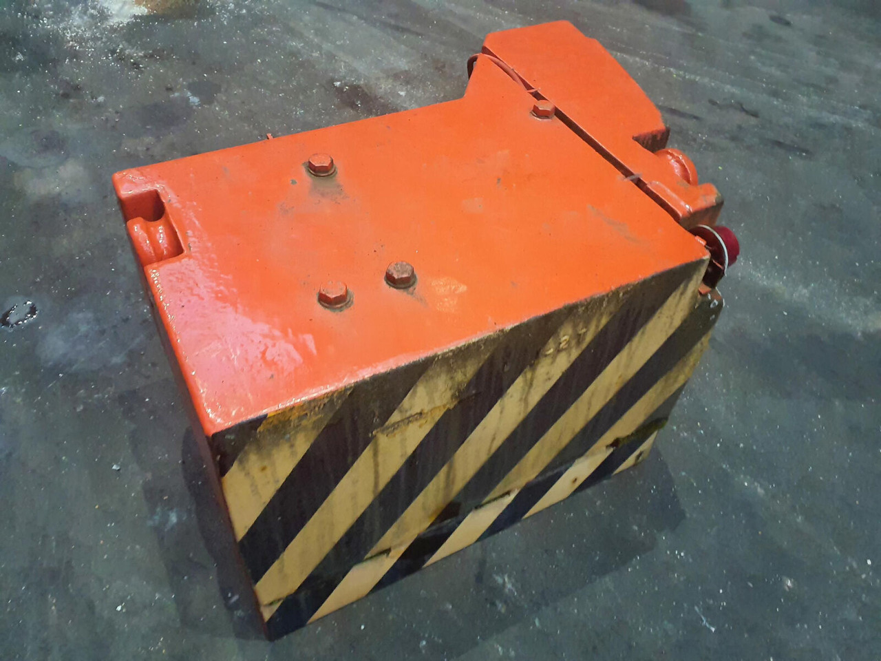 Terex counterweight left 1,2 + 0,3t - Counterweight for Mobile crane: picture 2 Terex counterweight left 1,2 + 0,3t - Counterweight for Mobile crane: picture 2