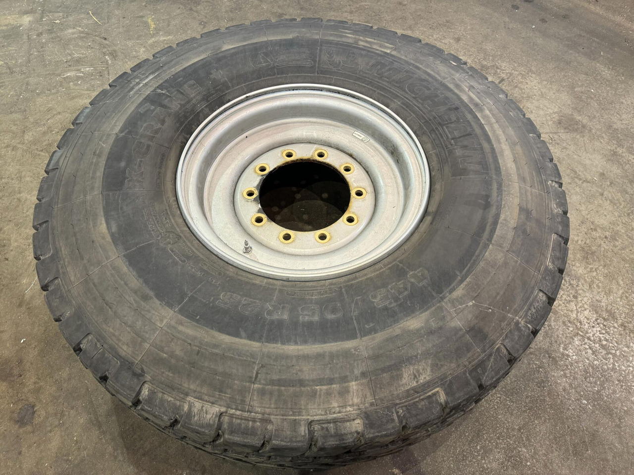 Wheel 445/95R25 10 12.3 1p - Wheel and tire package: picture 1 Wheel 445/95R25 10 12.3 1p - Wheel and tire package: picture 1
