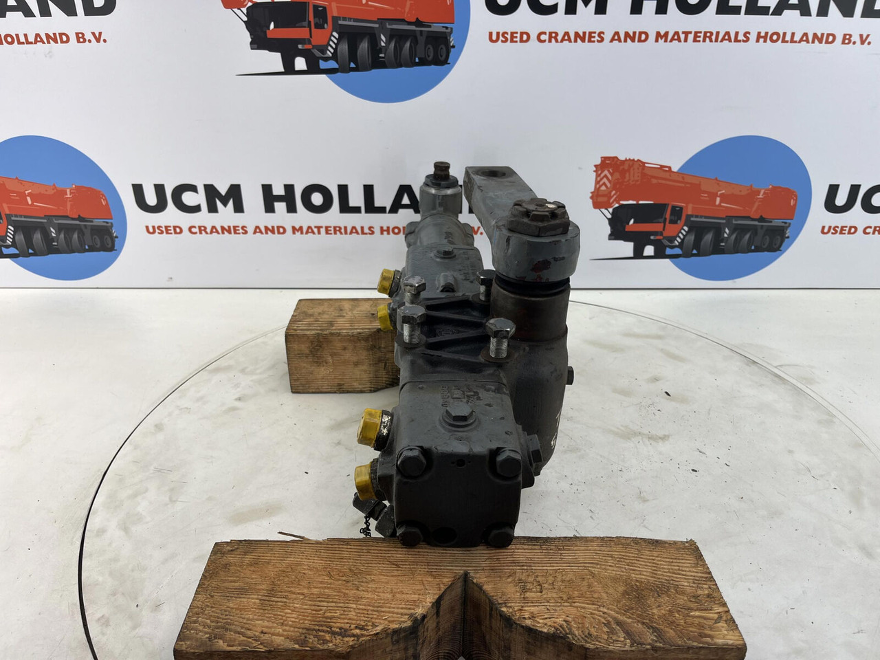 ZF LTM 1050-1 steering box - Steering gear for Mobile crane: picture 4 ZF LTM 1050-1 steering box - Steering gear for Mobile crane: picture 4