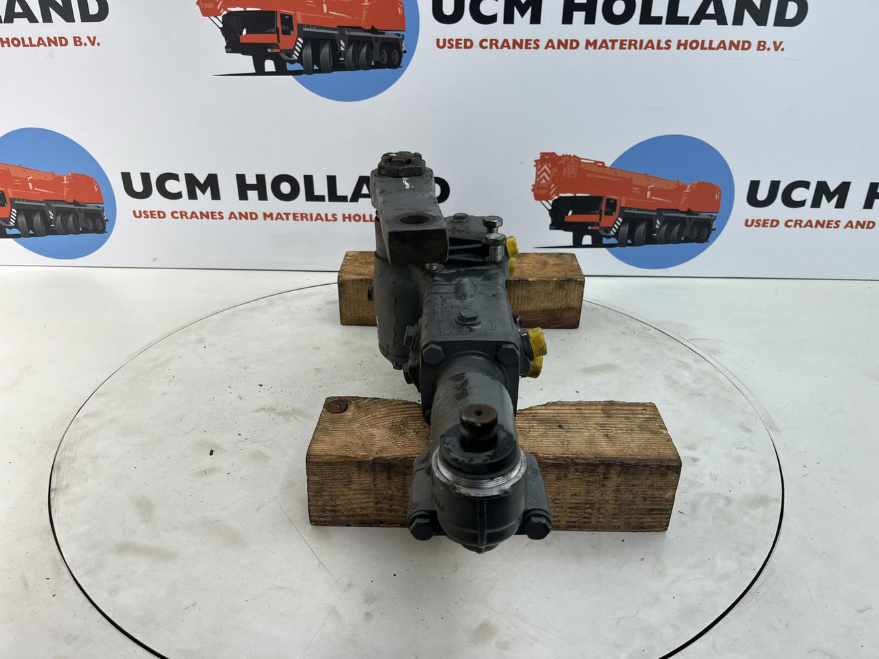 ZF LTM 1050-1 steering box - Steering gear for Mobile crane: picture 2 ZF LTM 1050-1 steering box - Steering gear for Mobile crane: picture 2