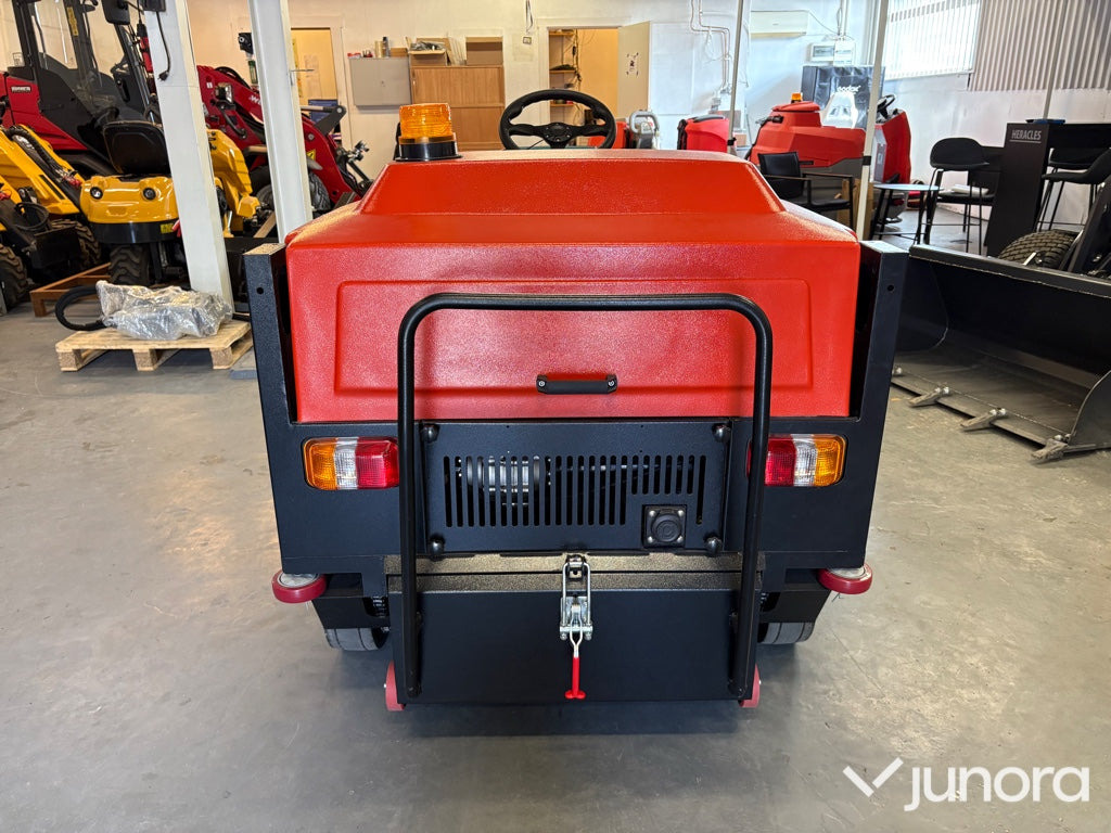 Åkbar industrisopmaskin Action A1500 - Industrial sweeper: picture 5 Åkbar industrisopmaskin Action A1500 - Industrial sweeper: picture 5