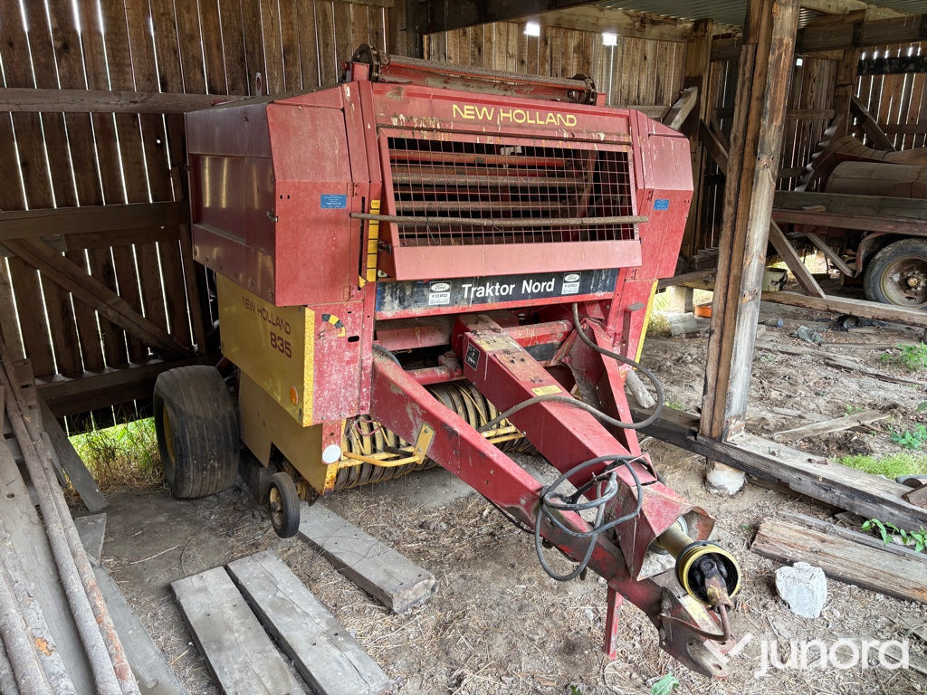 New Holland 835 Rundbalspress - Round baler: picture 1 New Holland 835 Rundbalspress - Round baler: picture 1