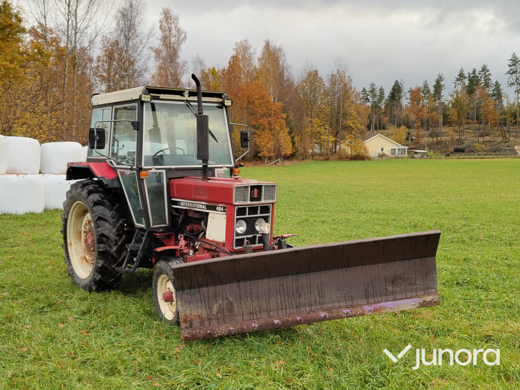 Traktor - International, 484 STD - Farm tractor: picture 4 Traktor - International, 484 STD - Farm tractor: picture 4