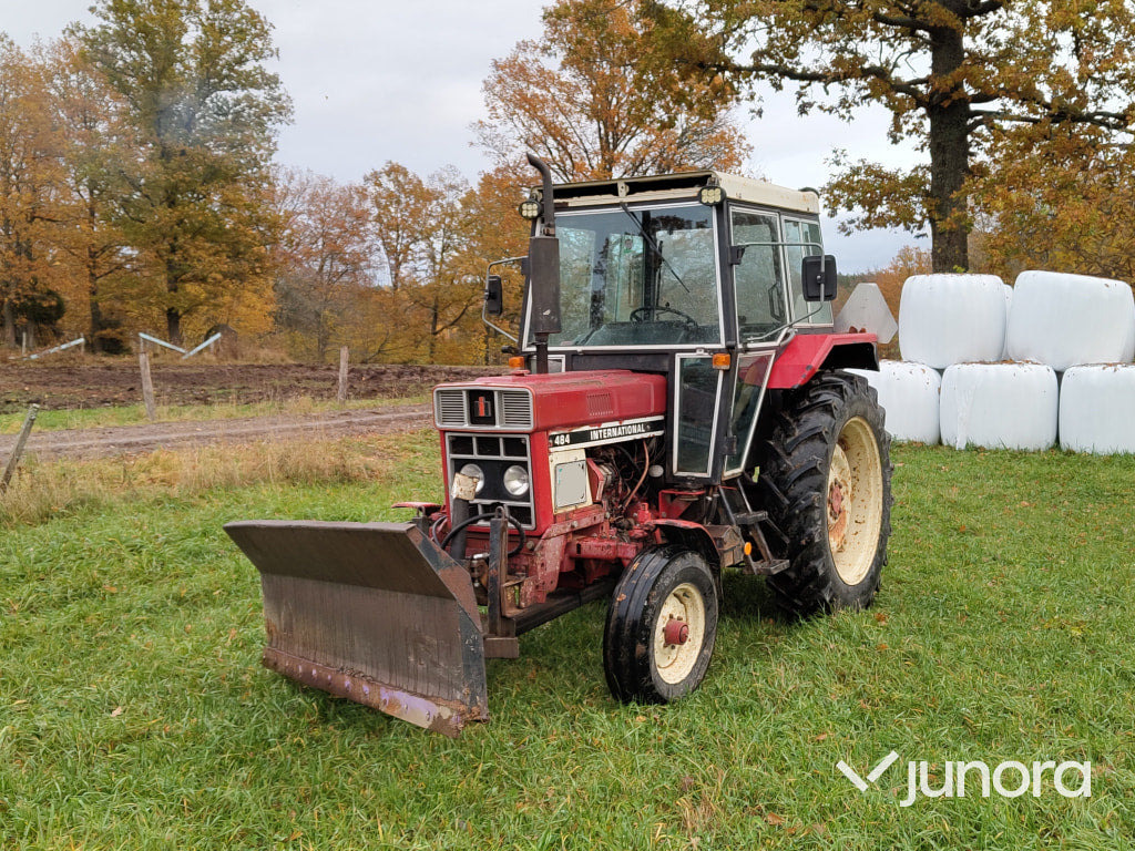 Traktor - International, 484 STD - Farm tractor: picture 1 Traktor - International, 484 STD - Farm tractor: picture 1
